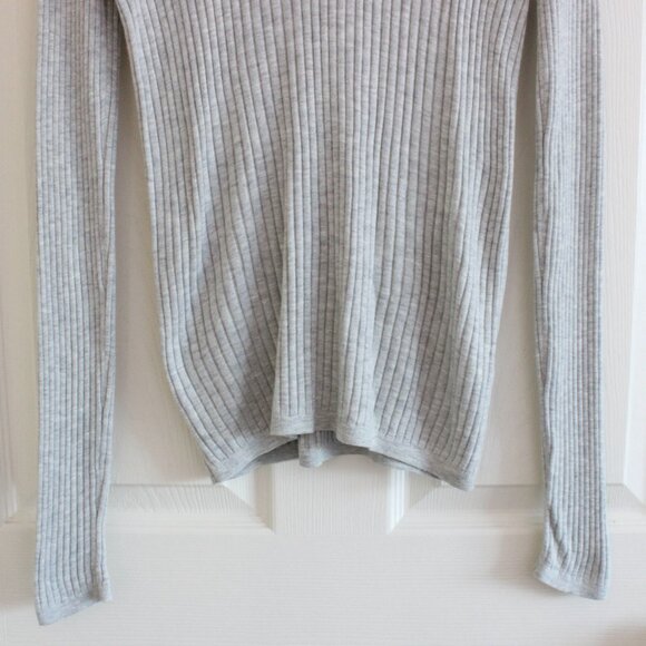 Vince Women's Cashmere Blend Ribbed Slim V Neck Lightweight Sweater Top in Gray - Picture 5 of 11